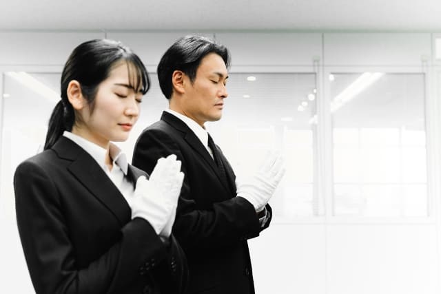 葬儀社のスタッフ