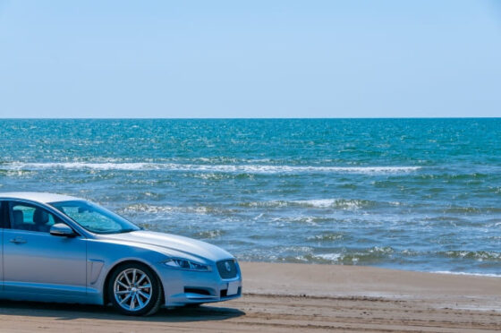 車と海